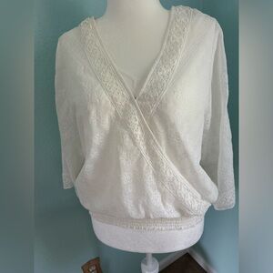 New with tags White House black market pretty Lacey top